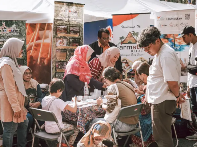 Career Fair Booth Ideas That Attract Students